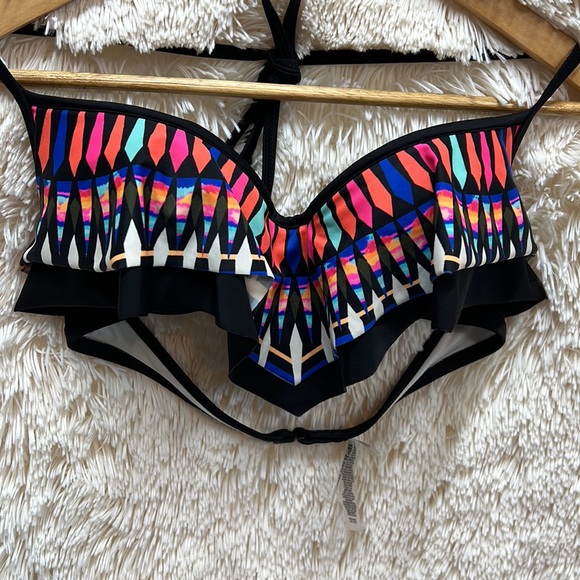 Victoria secret swim top size medium - Picture 15 of 16